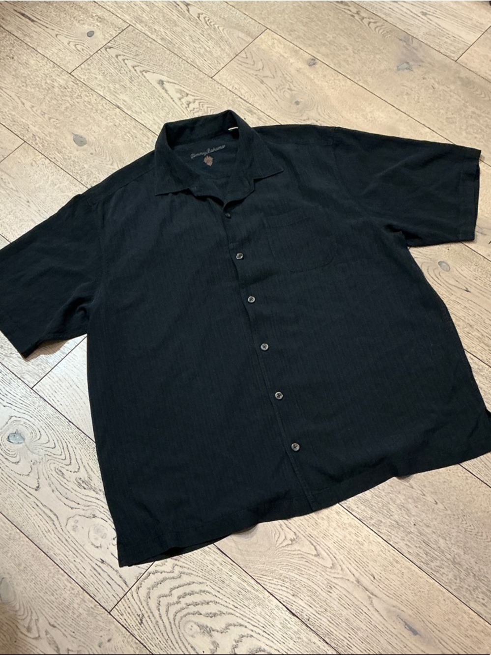 Men’s Tommy Bahama black silk button down short sleeve shirt. XL. Gently worn.